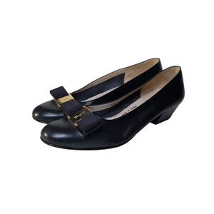 Salvatore Ferragamo Vara Bow Pumps Black Leather Gold Logo Size 6B Made in Italy